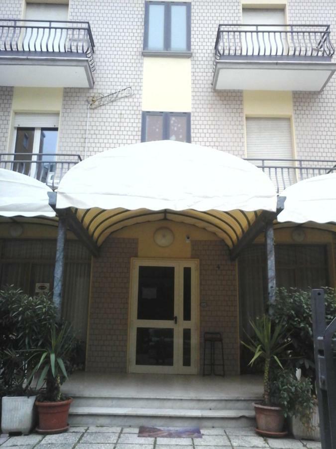 Residence Edera Ріміні Екстер'єр фото